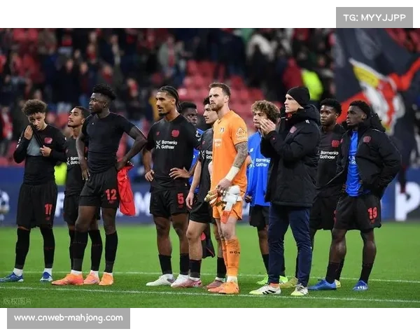 欧冠附加赛现场：勒沃库森球迷远征希腊，客场助威声势浩大